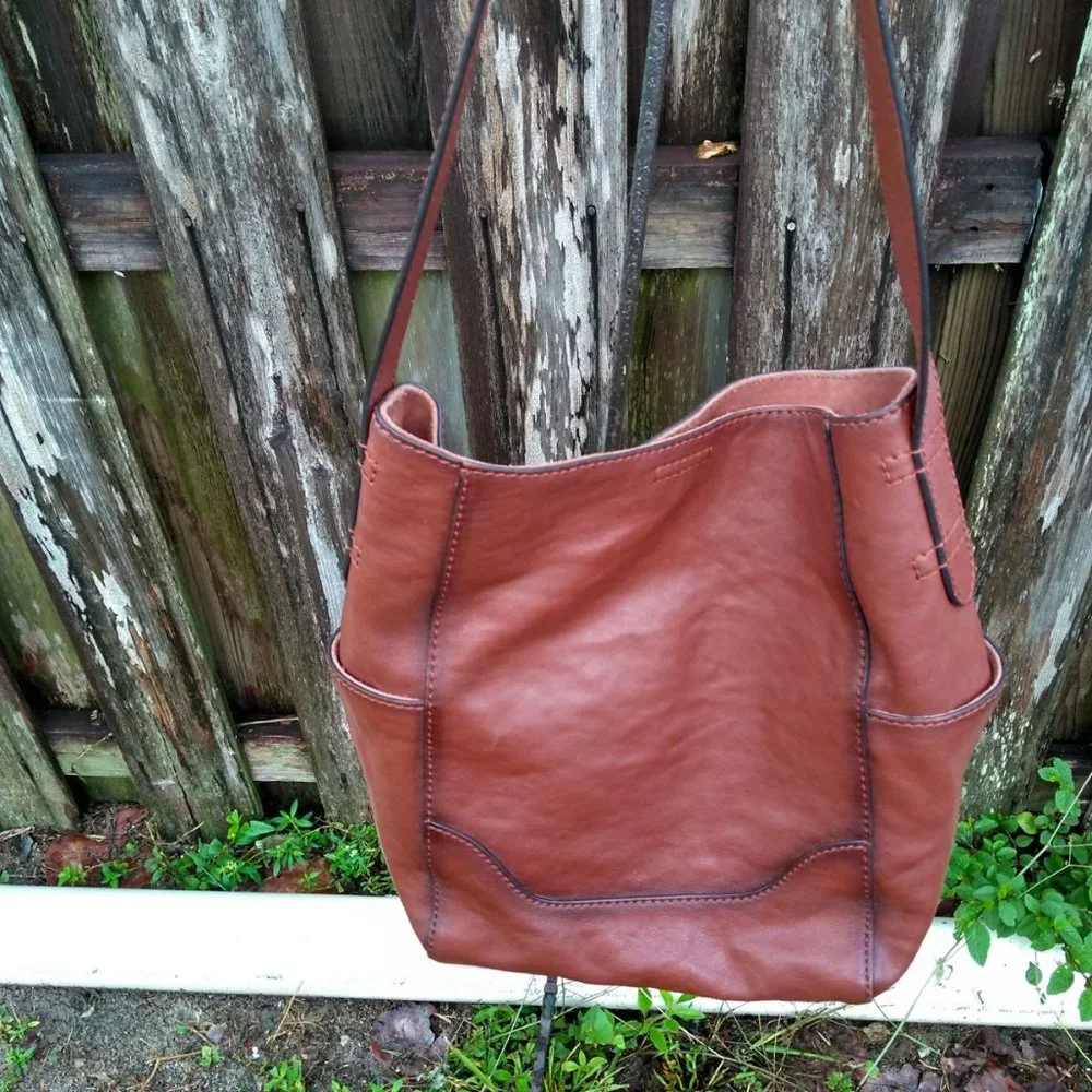 Frye bucket hobo